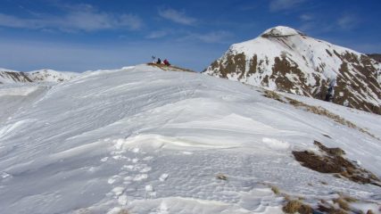l'arrivo sull'ampia vetta della Tete Ronde (1-1-2012)