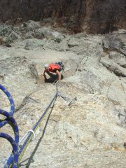 ...e si avvicina al muretto finale