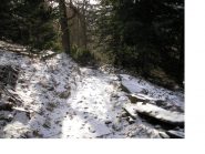 NEVE DI RIPORTO SUL SENTIERO...