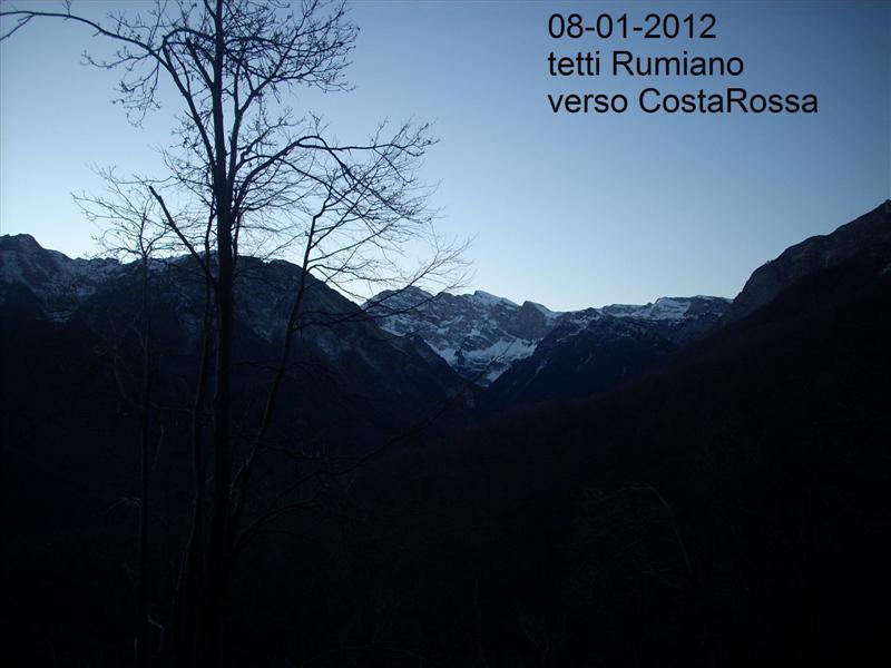 sulla stradina salendo verso il sole....