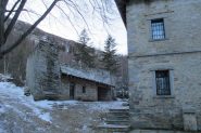 il caratteristico paravalenghe che protegge il rifugio