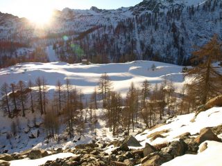 La vallata di Dondena col Sole appena spuntato dalle montagne