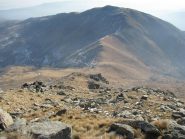 Dalla dorsale, vista su cima e colletto Bossola