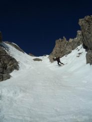 stretto e magro in questo punto 