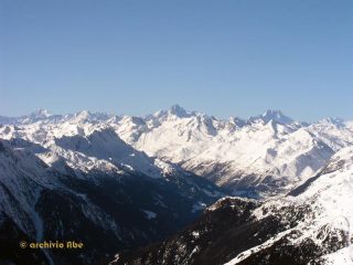 La vista spazia fino all'Oberland.