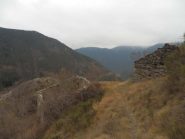 passaggio dai ruderi di baite