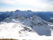 In primo piano Punta Valnera a sinistra e Monte Bieteron a destra, visti dalla cresta della Valfredda