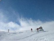 risaliamo la cresta per la discesa