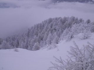 Il bel pendio invitante ma pericoloso sotto la chiesetta