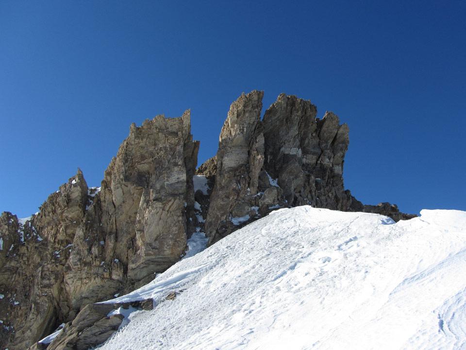 il camino sotto la cima