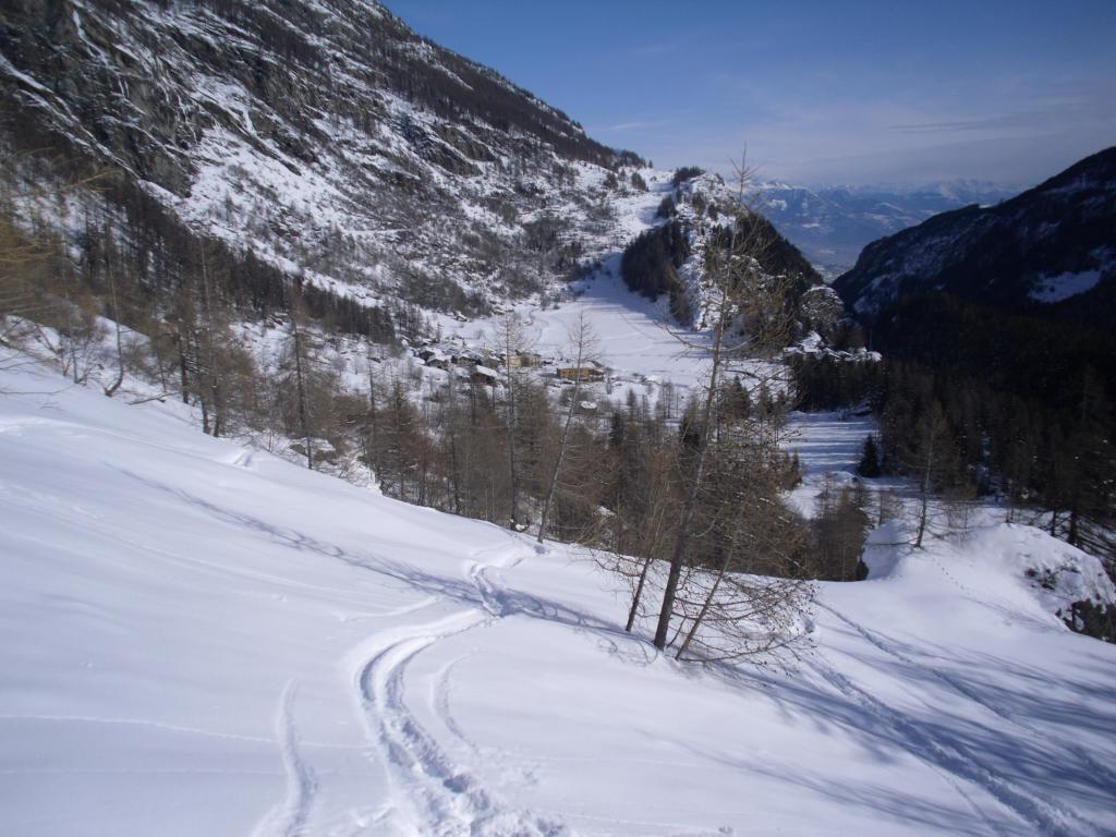 poco dopo la partenza da Planaval sulle tracce sciistiche di discesa....