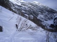 pendii ripidi  e traccia da fare ritracciando quelle sciistiche di sola discesa....