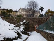 salendo verso il castello