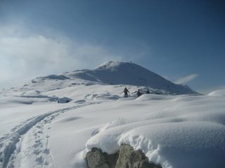innevamento -insufficiente- sul tratto alto di salita