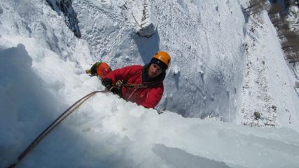 Nick mi raggiunge alla sosta dietro la candela