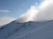 Scendendo le nuvole avvolgono la cresta