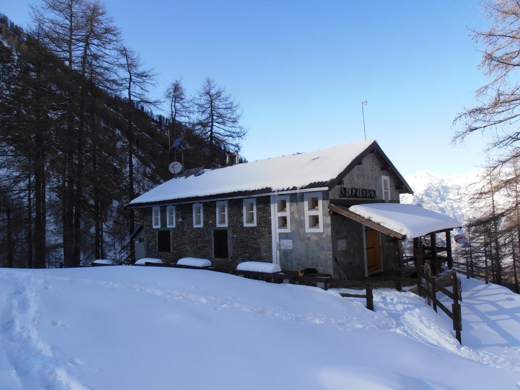 01 - ultime luci sul Rifgio Toesca