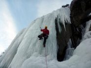 Gian sulla candela a metà cascata