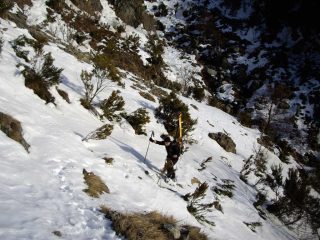 il sentiero di salita innevato