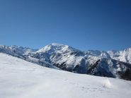 Testa di Cervetto e, ancora più lontana, la Garitta Nuova
