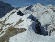 piatta cresta non banale con la neve