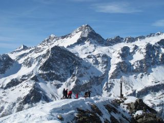 Sullo sfondo Grand Tournalin