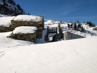 Alpe Carisey (1934 m): qui bisogna svoltare a sinistra nel canalone, invece ho sbagliato andando dritto