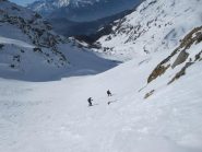 il canale di discesa a fianco del Rif Arp