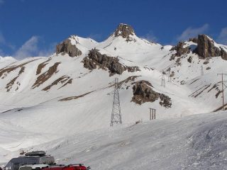 dal parcheggio si intravede la punta tutto a sinistra
