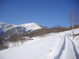 Traccia di salita e Monte Pigna sullo sfondo