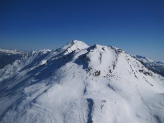 Vallette, in primo piano con il percorso di salita, e Ciantiplagna dal Gran Pelà