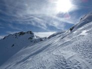 la cresta che porta alla vetta (sulla sinistra)
