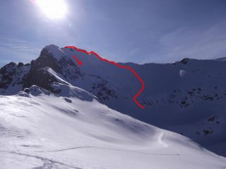 la parte alta, cresta e discesa diretta, visti dalla seconda cima raggiunta 