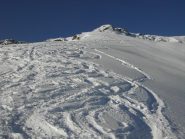 Inizio del pendio sommitale subito dopo il traverso.