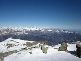 panorama dalla cima...c'è pochissima neve!!!