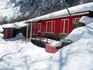 rif. talarico: notare la panca asciutta e soleggiata sotto la tettoia (grazie a g.f. caforio e tutto il cai ligure!)