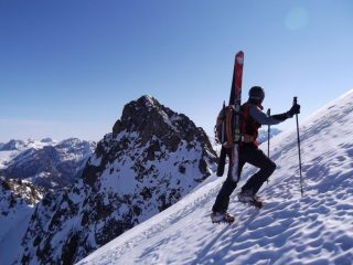 neve dura, meglio salire con ramponi