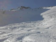 L'ampio canale a sx del pendio ovest.