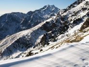 Vista dalla cresta, sullo sfondo Punta Tre Vescovi e Colma di Mombarone