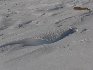 13 - la neve nella parte alta - crosta portante lavorata dal vento