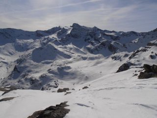 11 - laghi all'alto, sullo sfondo Cima del Carro e Grande Aguille Rousse