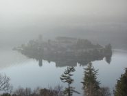 Isola di San Giulio tra la foschia