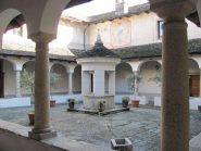 Il chiostro al Monastero del Monte Mesma