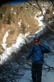 Andrea contro le drose poco prima del bosco