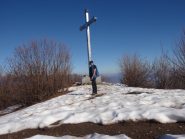 la grande croce di acciaio inox sulla cima del Tamone