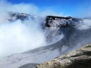 sul bordo del cratere fumante