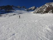 Salendo sui primi pendii della Canala