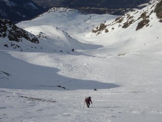 scendendo si vede sulla sx la Maderhutte e molto in fondo l'arrivo dello skilift