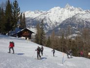 la parte iniziale attraverso il bosco e le piste da sci
