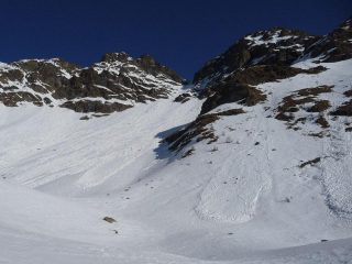 il canale SO per il colle di fana con la vetta alla sua sx